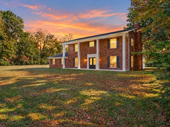 315 Pin Oak Dr, Lawrenceburg, KY 40342