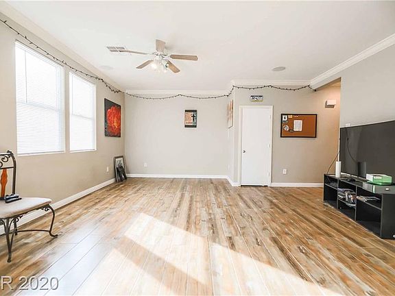 4th image of 221 Copper Pine Ave