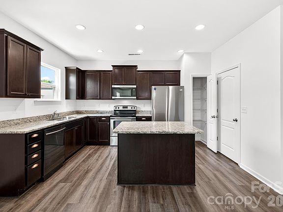 3rd image of 9013 Magnolia Lily Ave