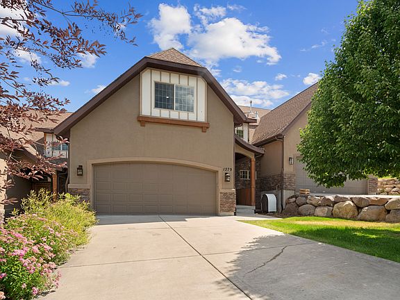 Exterior / Front of Home