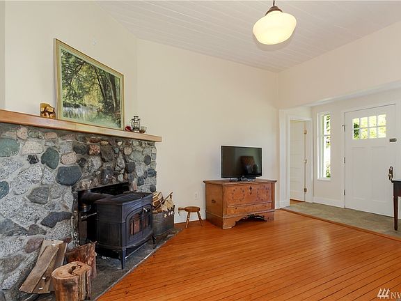 3rd image of 12925 Madison Ave NE