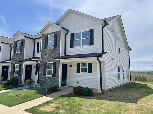 1100 Peony Ln Photo 1
