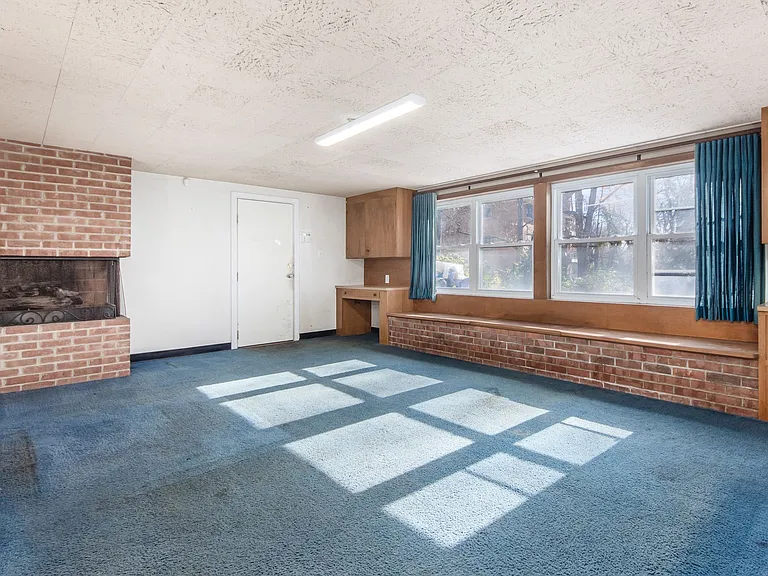 2591 Charing Rd #E — Photo 31