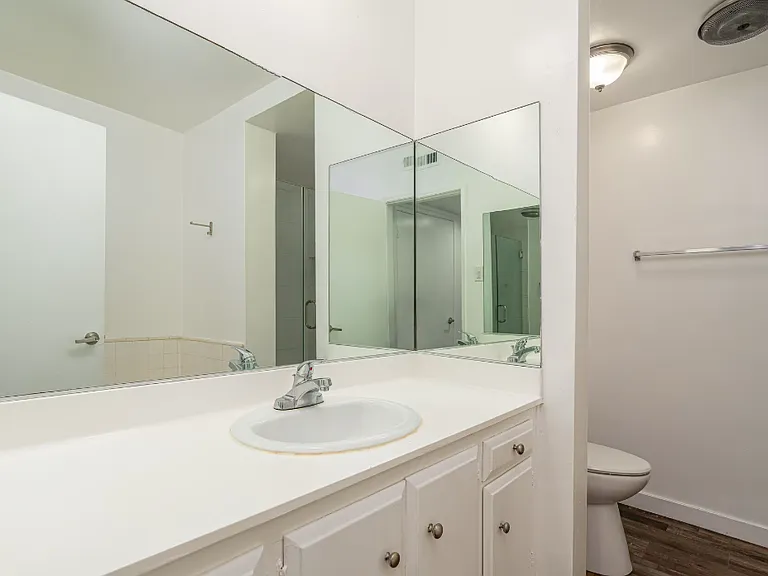 10137 Woodley Ave #123 — Photo 10