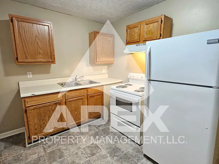 220 Ogle Avenue — Photo 6