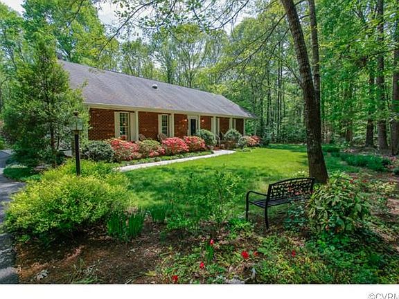 2nd image of 2355 Graceland Dr