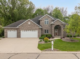 2141 Hidden Creek Rd, Neenah, WI 54956