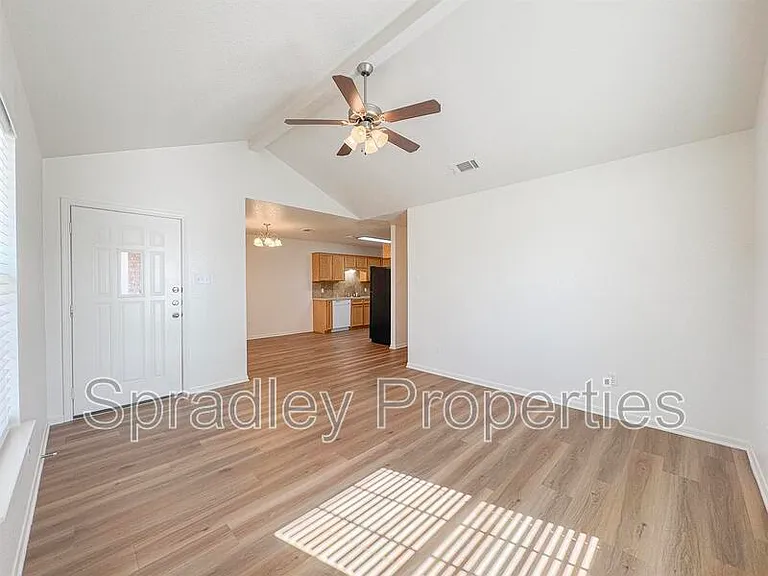 130 Lacey Lou Ln — Photo 3