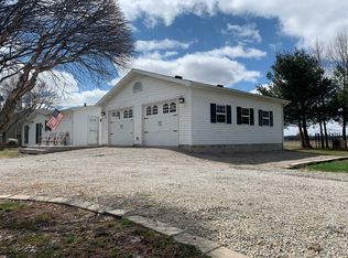 820 S Iowa St, Ashmore, IL 61912