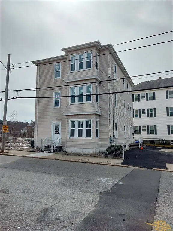 Building Photo - 269 Brightman St #2