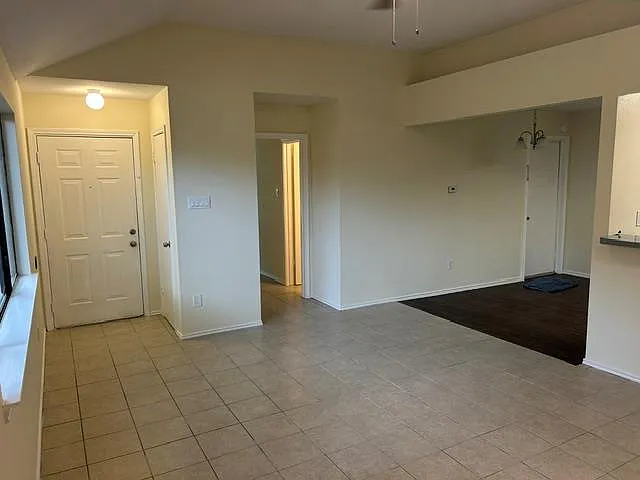 825 Mica Ln — Photo 3
