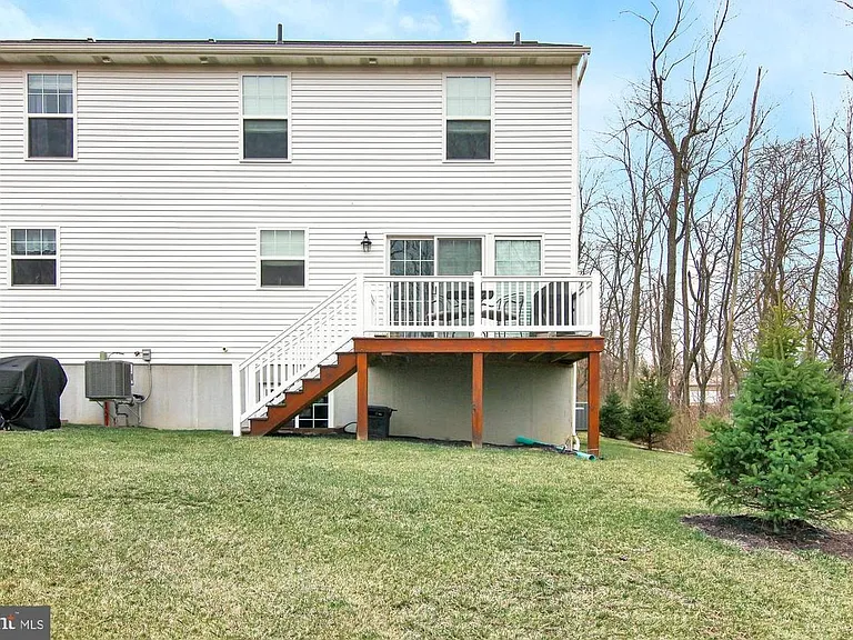 401 Landover Ct — Photo 26