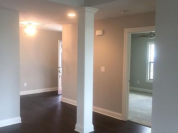 2nd image of 10 Glen Mawr Cir