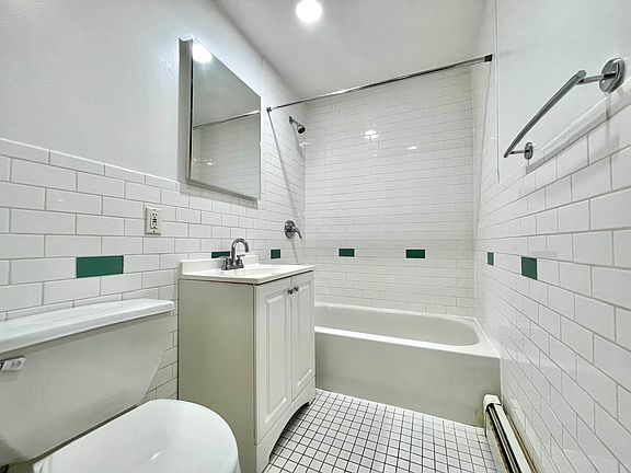 4th image of 3076 30th St APT 1R