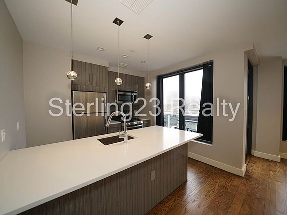 5th image of 2718 Hoyt Ave S APT 8B