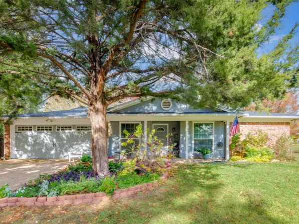 941 Chattanooga Dr, Bedford, TX 76022