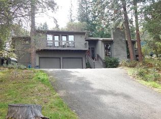 1030 Ivy Ln, Ashland, OR 97520
