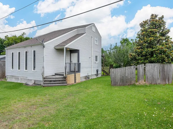 1704 Crockett St, Orange, TX 77630