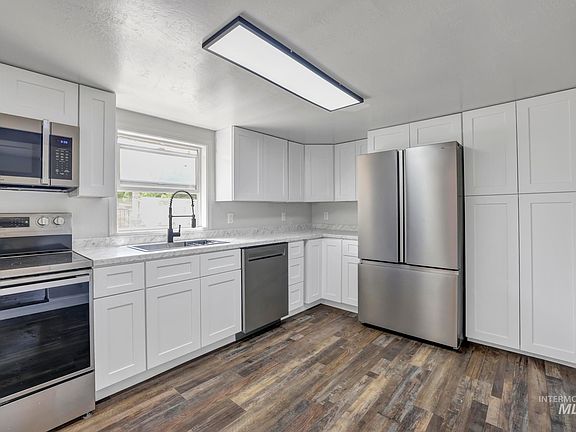 4th image of 717 7th Ave N