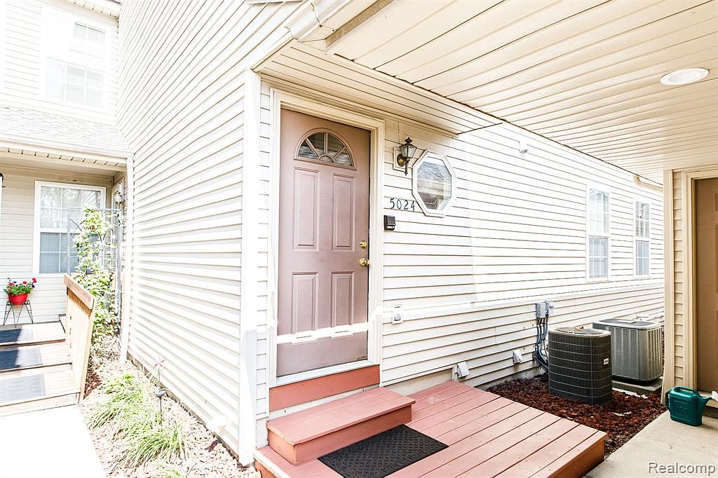 5024 Harbor Oak Dr, Waterford, MI 48329 Zillow