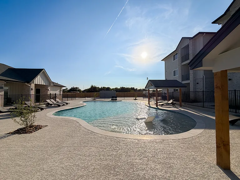 Beyond The Bend Apartments — Photo 13