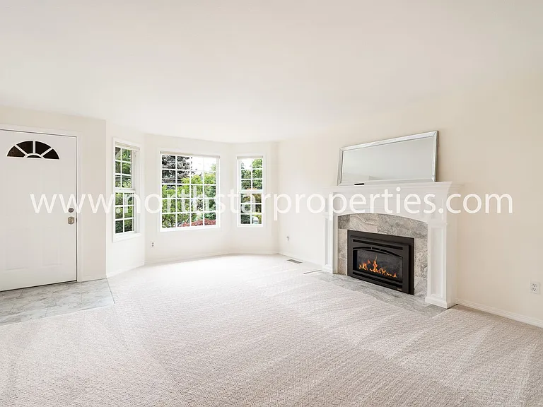 3540 SW Falcon St — Photo 5