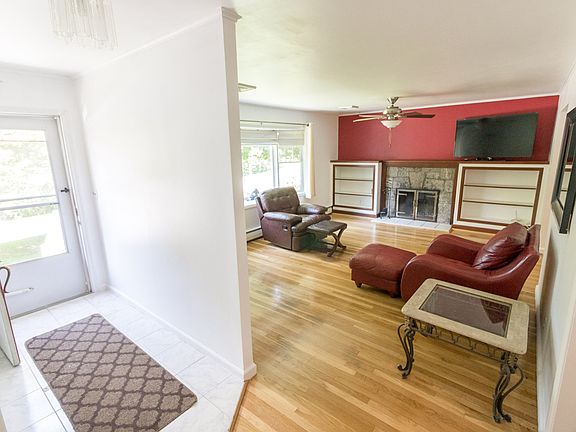 5th image of 10 Lakeview Dr