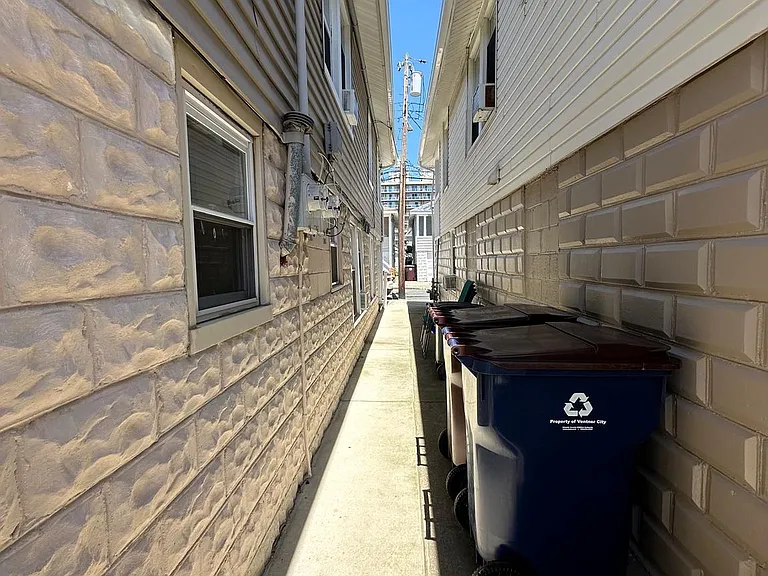 202 N Sacramento Ave #A — Photo 13