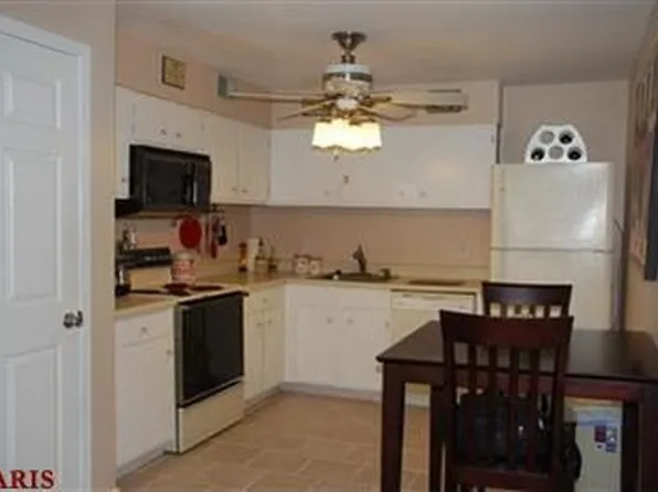 1218 Creve Coeur Crossing Ln APT G, Chesterfield, MO 63017