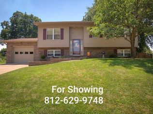 7411 Oakpark Dr, Newburgh, IN