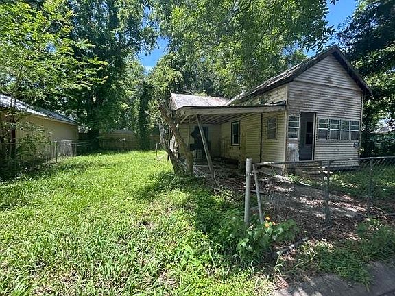 2nd image of 1505 Plum St