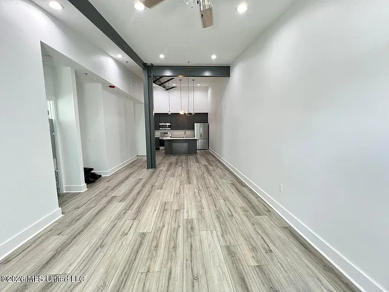 300 Seminary Dr — Photo 4
