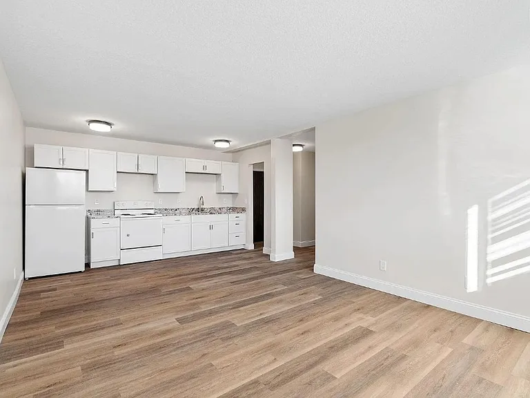 Lawson Arms Apartments — Photo 2