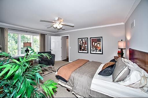 2nd image of 5915 Giddings Ave