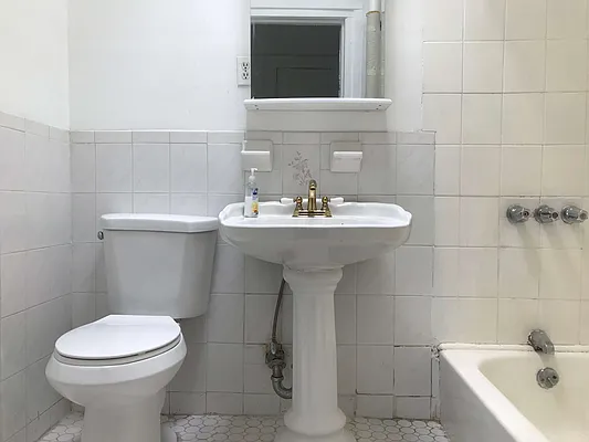 Rented by Premier Metro Realty Corp | media 16