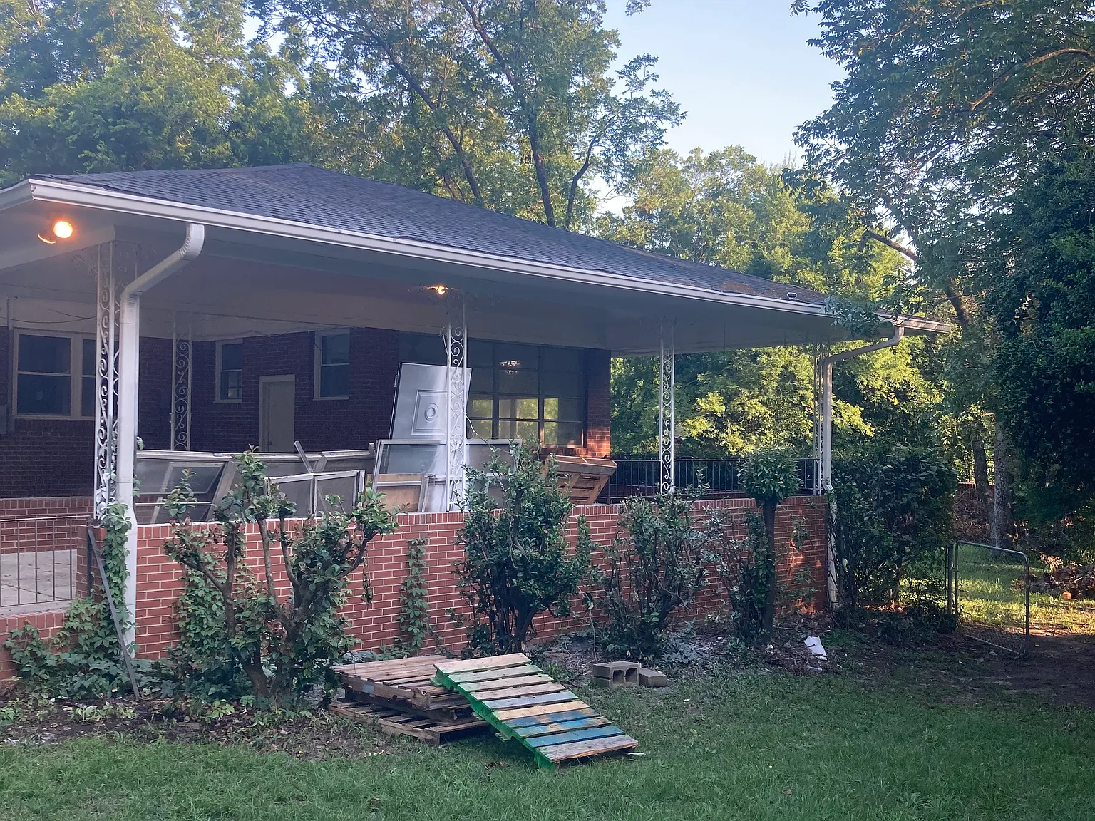 5 bed, 3300 sqft, $1,850 — Photo 1