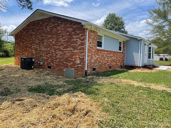 2nd image of 1411 Chancellor Dr