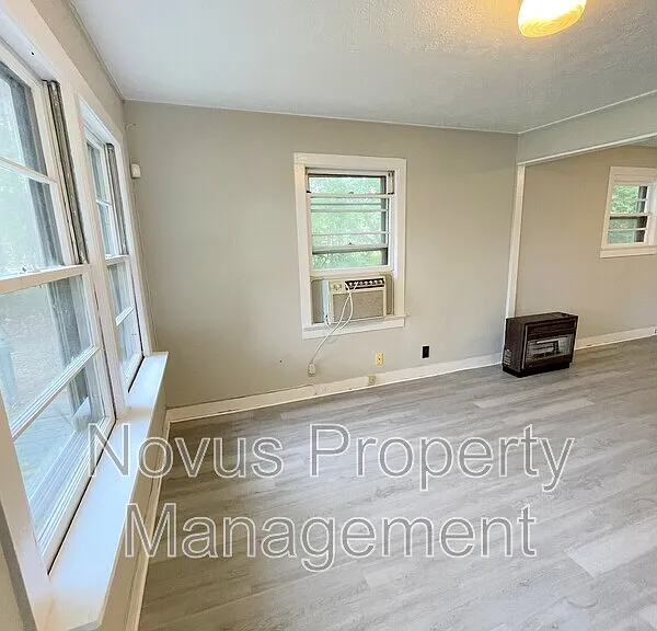 110 Austin Cir — Photo 3