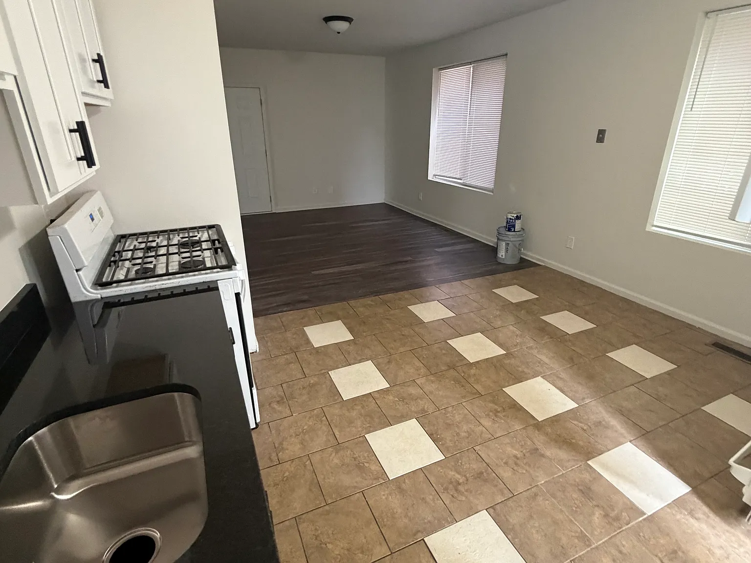 2216 Caniff Ave — Photo 3