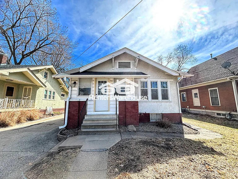 3724 University Ave — Photo 2