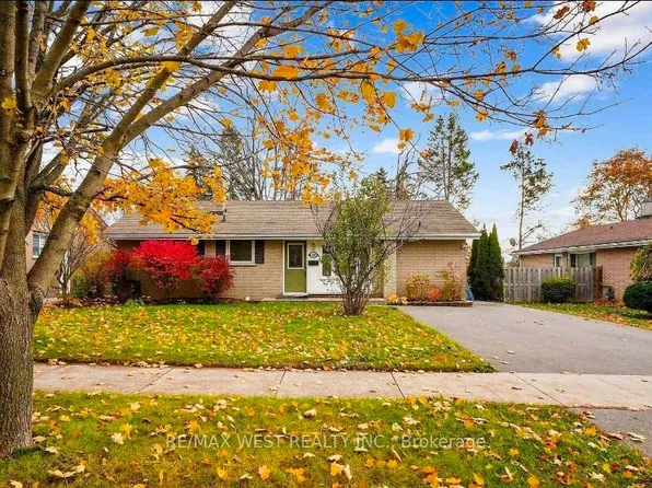 1252 Royal Dr, Peterborough, ON K9H 6R5