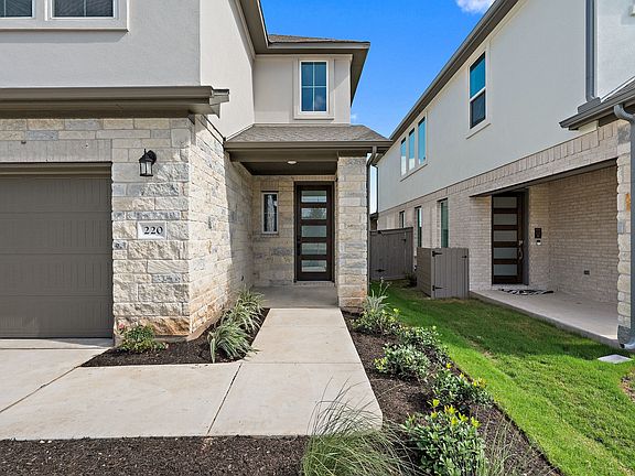 220 Bloomington Loop