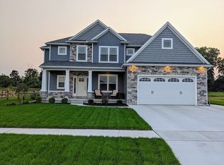 9295 Village Meadows Dr, Temperance, MI 48182