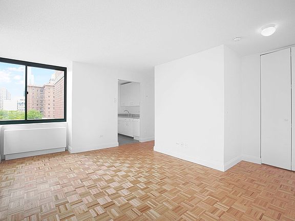 3rd image of 200 W 60th St APT 11D