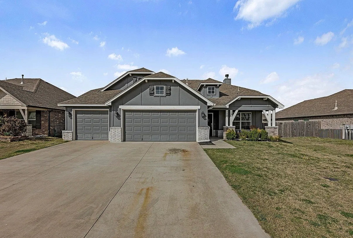 4 bed, 2.5 bath, 1967 sqft, $2,375 — Photo 1