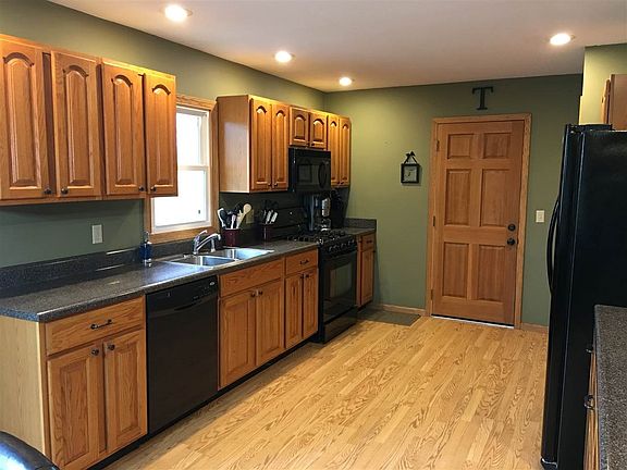 3rd image of 3545 NE Applewood Dr