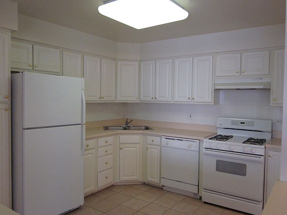 2nd image of 1210 E Washington St APT 301