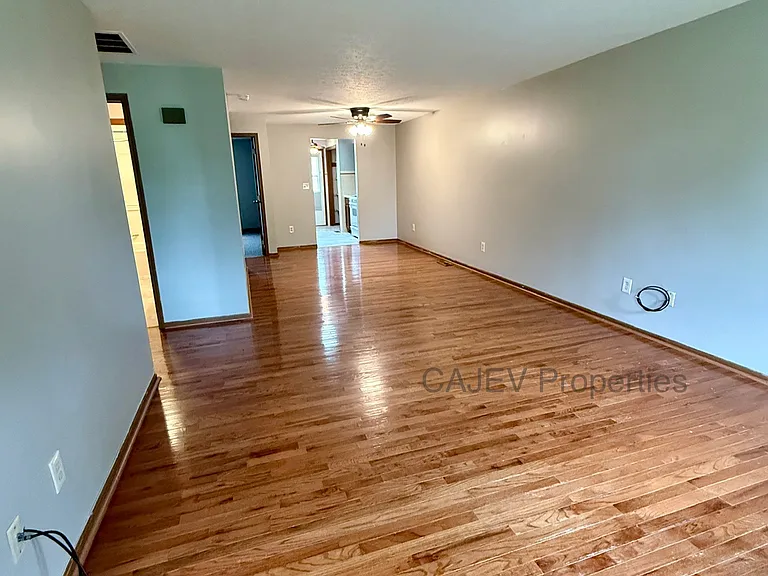 4430 Ridgewood Rd E — Photo 4