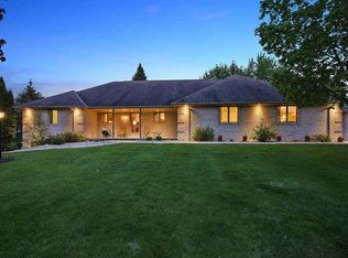 7815 S Chase Rd, Pulaski, WI 54162