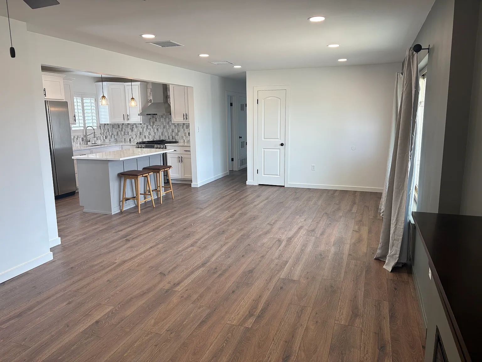 3 bed, 1.5 bath, 1300 sqft, $1,600 — Photo 4